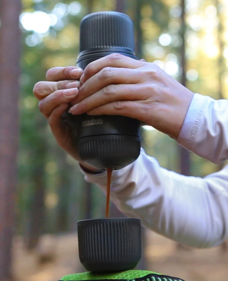 49th Parallel Coffee Roasters - WACACO Nanopresso - Cafetière Espresso pour le camping et les activités de plein air   