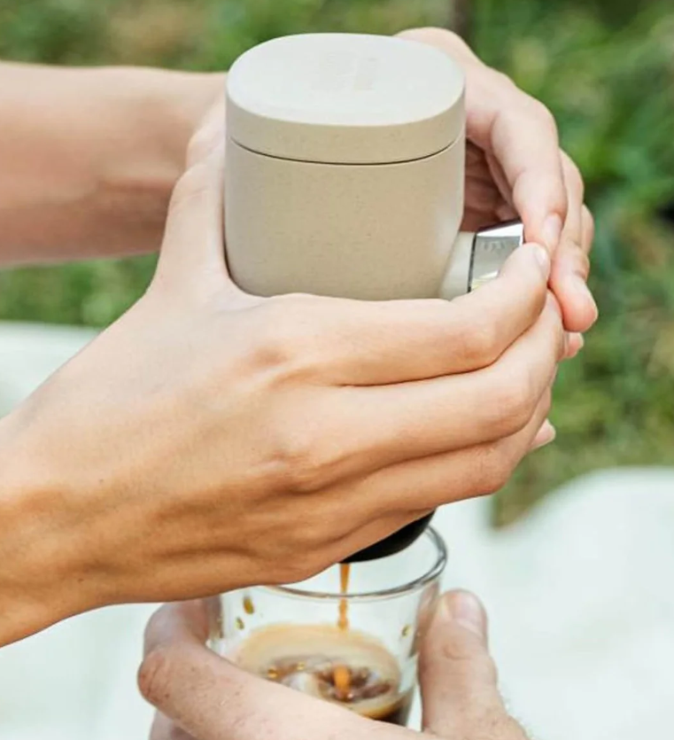 49th Parallel Coffee Roasters - WACACO Minipresso NS2 - Cafetière à capsules pour le camping et les activités de plein air   