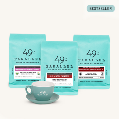 49th Parallel Coffee Roasters - 49th Specialty Coffee Set comprenant Organic French Roast, Organic breakfast Roast, Old School Espresso, et un ensemble de 49th Coffee Cup et Saucer